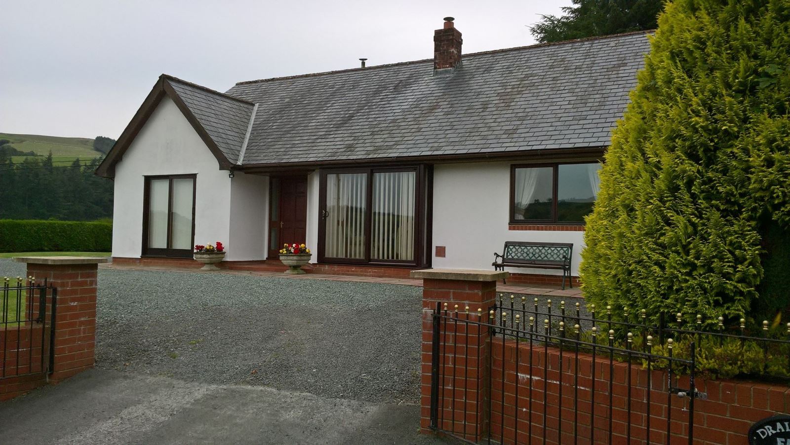 Drainbyrion Farm Self Catering Bungalow Sleeps 6 in Mid Wales