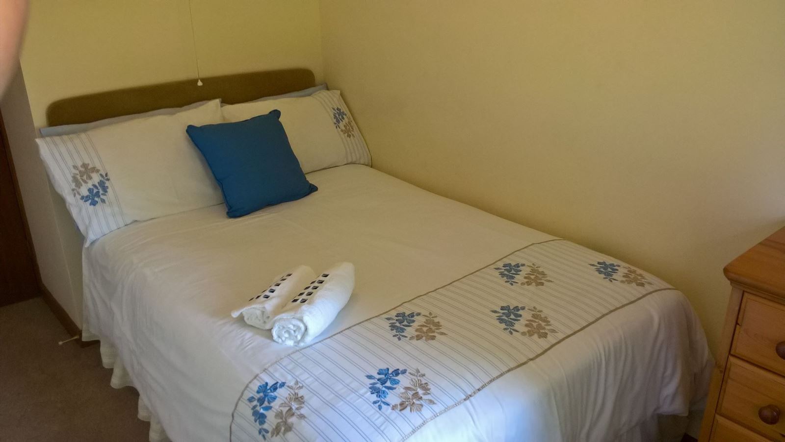 Small Double Bedroom (4Ft Wide) at Drainbyrion Farm Self Catering Wales